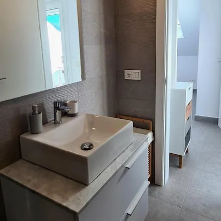 Penthouse 2 Min From The Apartment